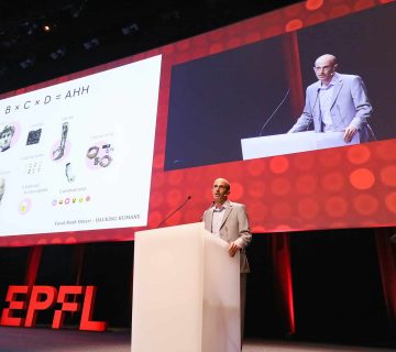 نقد یووال نوح هراری